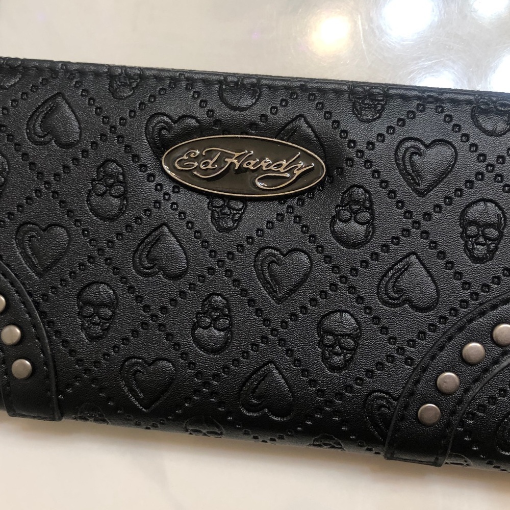 Ed Hardy Black Faux Leather ZA Wallet Embossed Skull & Heart Pattern NWT - Picture 14 of 16